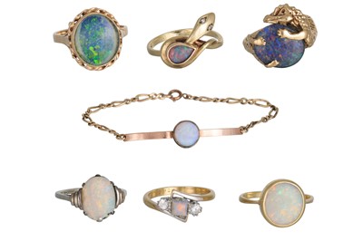 Lot 285 - AN 18CT YELLOW GOLD OPAL SET DRESS RING,...