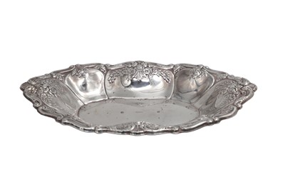 Lot 511 - A FINE QUALITY MODERN IRISH SILVER EMBOSSED...