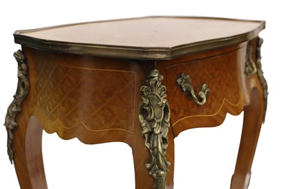 Lot 540 - A FINE QUALITY PAIR OF 20TH CENTURY LOUIS XVI...