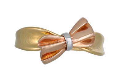 Lot 112 - AN 18CT GOLD BANGLE, three-colour gold, in the...