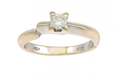 Lot 157 - A DIAMOND SOLITAIRE RING, the brilliant cut...