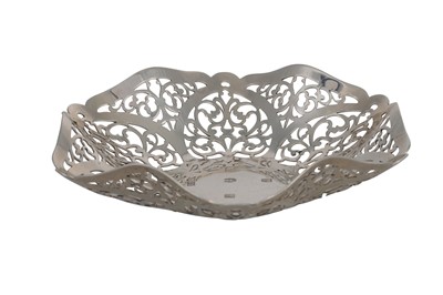 Lot 464 - A MODERN IRISH SILVER DISH, pierced decoration,...
