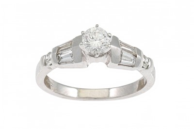 Lot 160 - A DIAMOND SOLITAIRE RING, the brilliant cut...