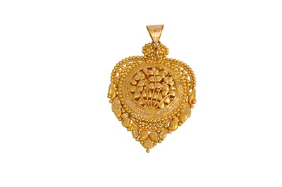 Lot 131 - A 22CT YELLOW GOLD PENDANT, of traditional...