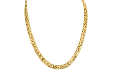 Lot 137 - A 22CT YELLOW GOLD HEAVY FLAT CURB LINK...