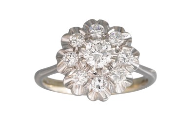 Lot 335 - A DIAMOND CLUSTER RING, the brilliant cut...