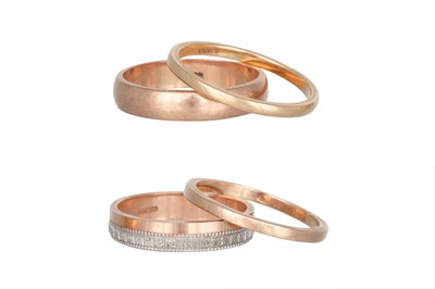 Lot 346 - AN 18CT GOLD BAND RING, together with 3 x 9ct...