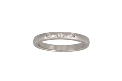 Lot 352 - A DIAMOND SET RING, the brilliant cut diamond...
