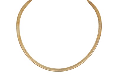 Lot 290 - A 14CT ITALIAN HALF GAS PIPE COLLAR NECKLACE...