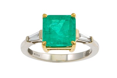 Lot 230 - AN EMERALD SINGLE STONE RING, the trap cut...
