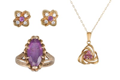 Lot 64 - A MIXED LOT: Consisting of a gold and pink...