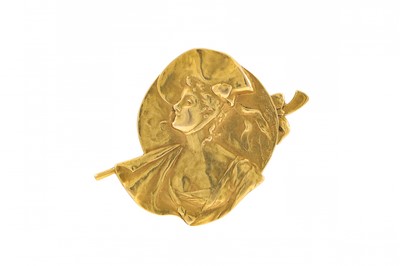 Lot 233 - AN ART NOUVEAU GOLD BROOCH, by Van DerStraeten,...