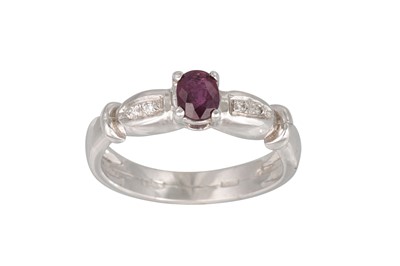 Lot 159 - A DIAMOND AND RUBY RING, the round ruby to...