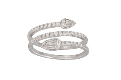 Lot 194 - A DIAMOND CROSS OVER RING, in the form of a...