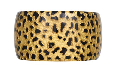 Lot 206 - A RESIN BRACELET, gold leaf decoration
