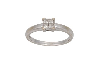 Lot 265 - A DIAMOND CLUSTER RING, set with four...