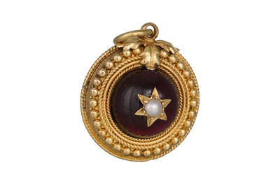Lot 332 - AN ANTIQUE GARNET AND PEARL PENDANT, of...