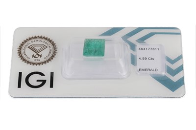 Lot 268 - AN UNMOUNTED EMERALD, the square baguette...