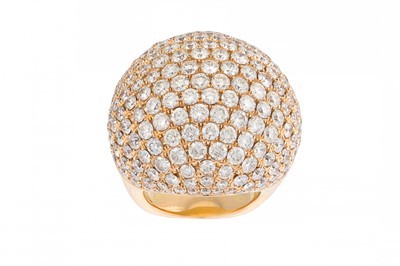 Lot 361 - A DIAMOND CLUSTER RING, of Italian design,...