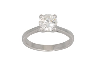 Lot 396 - A SOLITAIRE DIAMOND RING, the brilliant cut...