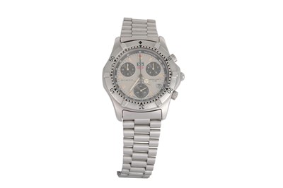 Lot 557 - A STAINLESS STEEL TAG HEUER PROFESSIONAL...