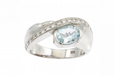 Lot 277 - AN AQUAMARINE AND DIAMOND DRESS RING, the oval...