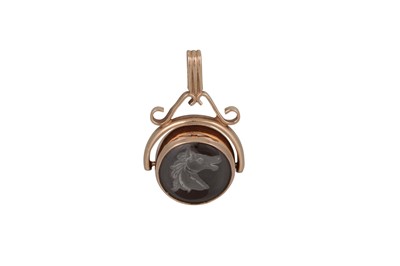 Lot 29 - A GOLD SET SWIVEL SEAL PENDANT, depicting a...