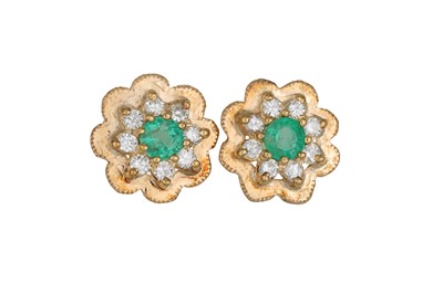 Lot 44 - A PAIR OF DIAMOND AND EMERALD CLUSTER EARRINGS,...
