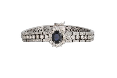 Lot 96 - A DIAMOND AND SAPPHIRE BRACELET, the oval...