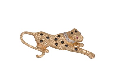 Lot 102 - A DIAMOND AND SAPPHIRE NOVELTY BROOCH,...
