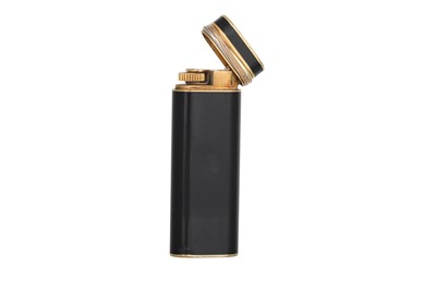Lot 105 - A CARTIER LIGHTER, signed Cartier, Paris