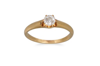 Lot 99 - A DIAMOND SOLITAIRE RING, the old cut diamond...