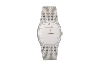 Lot 414 - A VINTAGE MIDSIZE LADIES 18CT WHITE GOLD...