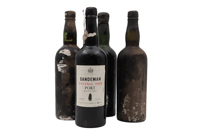 Lot 646 - A COLLECTION OF FOUR VINTAGE PORT BOTTLES, to...