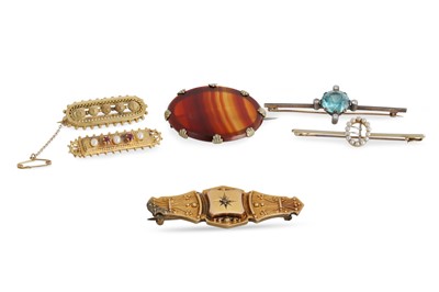 Lot 151 - A COLLECTION OF ANTIQUE AND LATER GOLD...