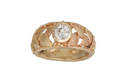 Lot 371 - A DIAMOND SOLITAIRE RING, the old cut diamond...