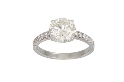 Lot 388 - A DIAMOND SOLITAIRE RING, the brilliant cut...