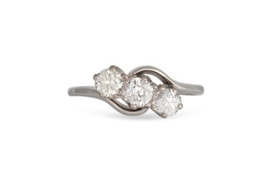Lot 51 - A VINTAGE THREE STONE DIAMOND RING, of twist...