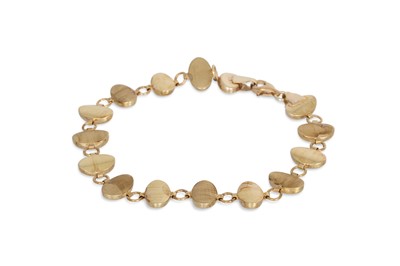 Lot 207 - A 9CT GOLD BRACELET, oval flat links, 6 g.