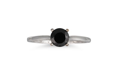 Lot 93 - A SAPPHIRE SINGLE STONE RING, the circular...