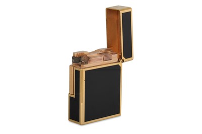 Lot 96 - A BLACK ENAMEL DUPONT LIGHTER
