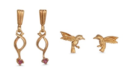 Lot 137 - TWO PAIRS OF 9CT GOLD EARRINGS, one in the...