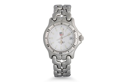 Lot 443 - A MID SIZED TAG HEUER WRIST WATCH, stainless...