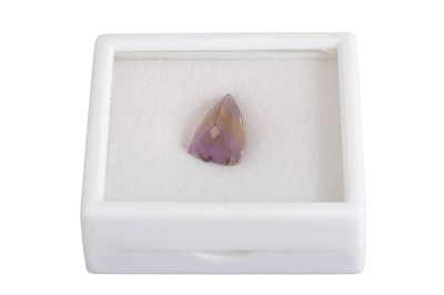 Lot 150 - AN UNMOUNTED FACETED CITRINE, trillion cut,...