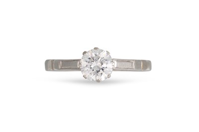 Lot 193 - A DIAMOND SOLITAIRE RING, the brilliant cut...