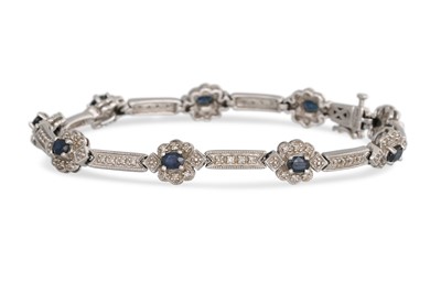Lot 306 - A DIAMOND AND SAPPHIRE CLUSTER BRACELET,...