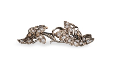 Lot 324 - A GEORGIAN BROOCH, set with rose cut diamonds