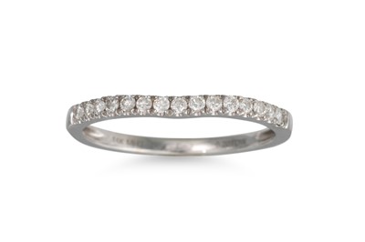 Lot 375 - A DIAMOND HALF ETERNITY RING, the round...