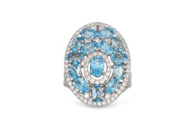 Lot 266 - AN AQUAMARINE ANND DIAMOND CLUSTER RING, the...