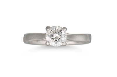 Lot 152 - A DIAMOND SOLITAIRE RING, the brilliant cut...